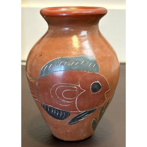 Clay Pottery Nicaraguan Vase With Fish Design Artisan - Picture 2 of 8